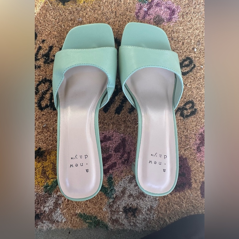Women's Mint Green Slide Sandals Size 5.5 NEW